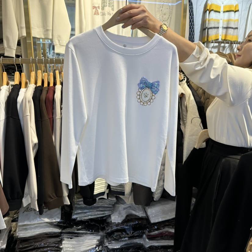 COCO HOLIC東大門實拍26秋冬圓領長袖T恤蝴蝶結裝飾珍珠絲帶圓COCO HOLIC長袖T恤